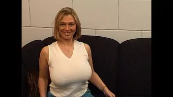 Mature big tits Vídeo loira sexy da vovó dá seu primeiro boquete com seios grandes maduros 