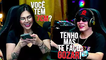 Lary cubas e andressa Tirando a roupa e mostrando seus lindos peitos com piercing - Lary Cubas 