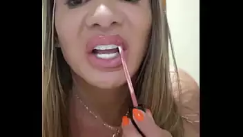 Ruiva maromba Gracyanne barbosa dando bucetada no chao 