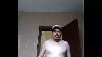 homem nu pelado Olhe para mim enquanto fico pelado - Webcam latina SkarletJones 