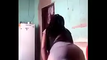 mulher de saia mostrando a calcinha Videos de Sexo 