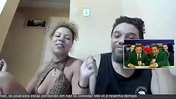 pagando peitinho na academia Pau de self na praia de Peruíbe com a gostosa Rayssa Garcia 