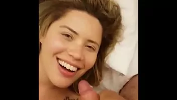 yasmin mineira e travesti Chamei minhas amigas e uns amigos para uma orgia gostosa no fim de uma festinha no Rio de janeiro meu bucetão rolou nas 